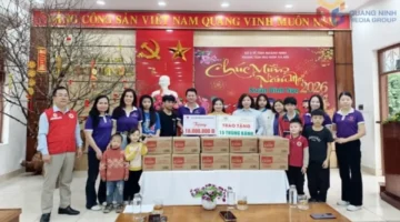 200 كعكة أرز.. توزيع طرود هدايا للمحتاجين بمناسبة عيد “تيت” في فيتنام